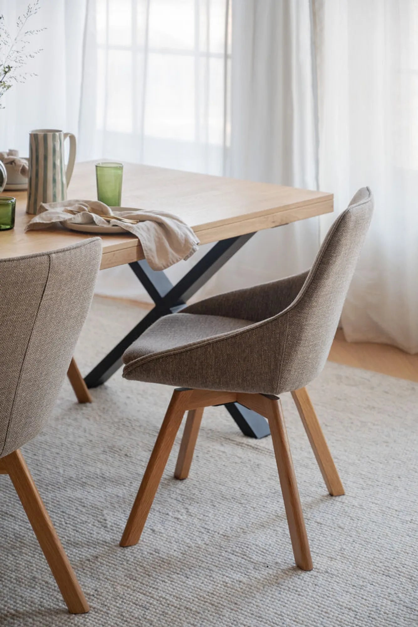 117864_b_mb_Alison_chair_oak_darkbeige_01