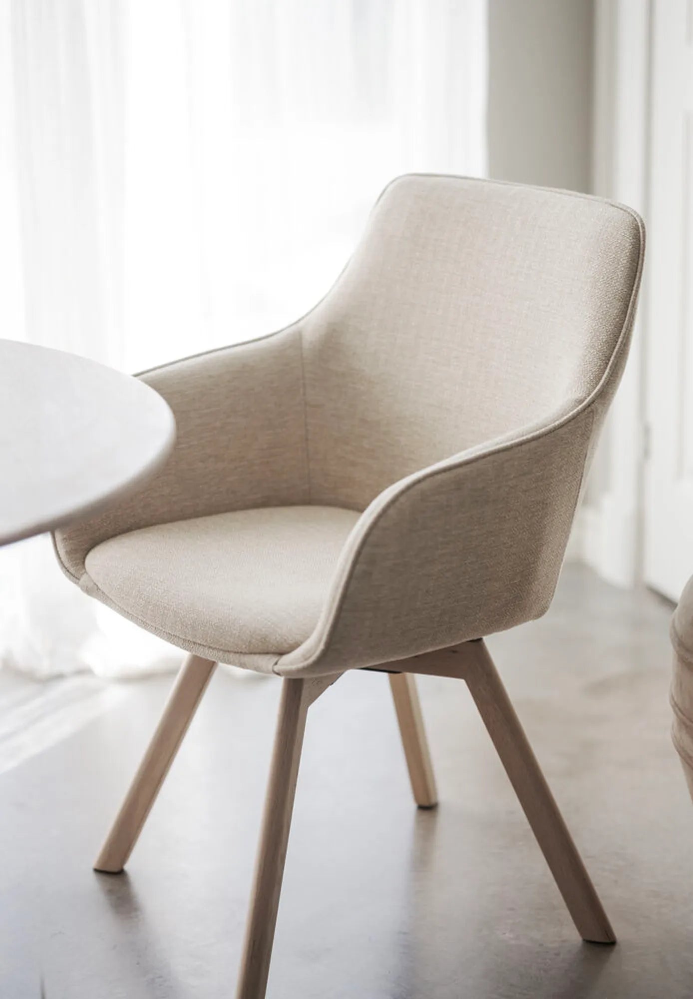 117881_b_mb_Alison_armchair_light_beige_whitewash_2