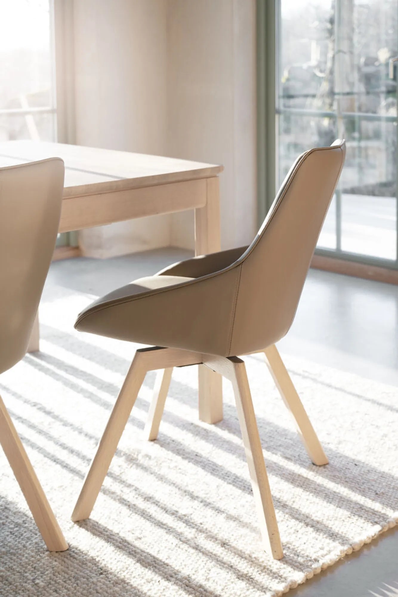 118135_b_mb_Alison_chair_ww_beige_leather_03