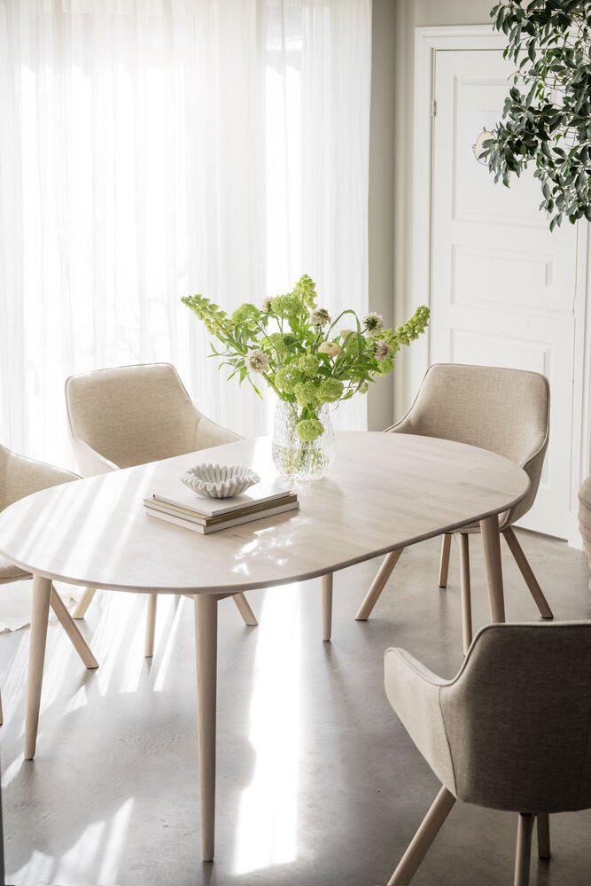 119714-117881_b_mb_Tyler_dining_table_whitewash_Alison_armchair_light_beige_whitewash_2