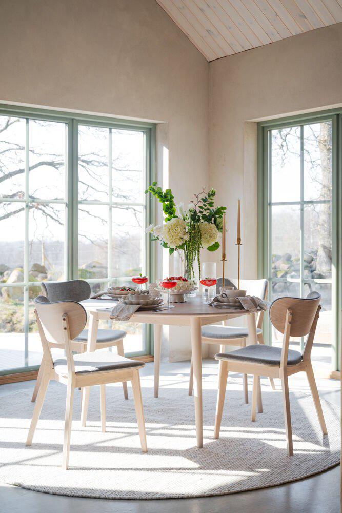 119954-113043_b_mb_Tyler_dining_table_ww_Kato_chair_ww_grey_beige_01