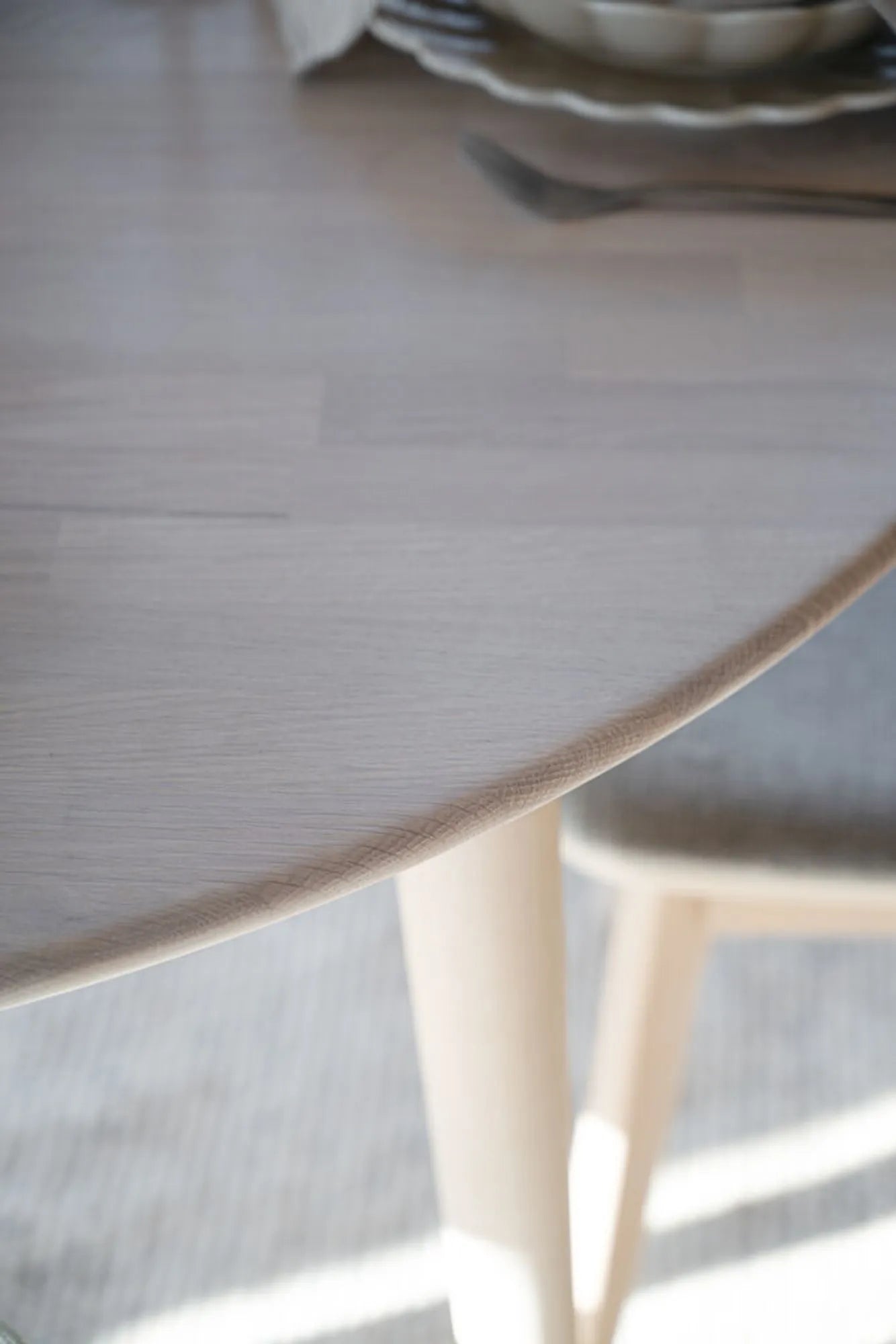 119954_b_mb_Tyler_dining_table_ww_01