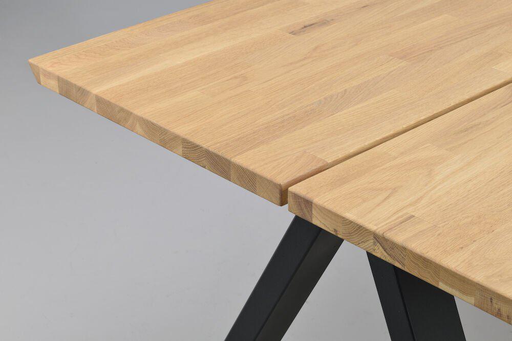 120895_det1_Carradale_dining_table_220_V-legs_oak_black