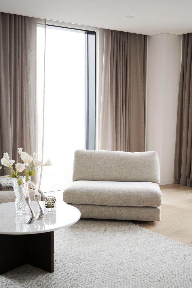 122019-120787_b_mb_Duncan_sofa_chair_01_light_grey_Brooksville_coffee_table_white_brown_2