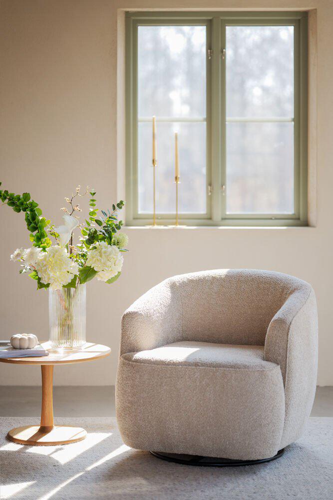 125403-129012_b_mb_Dermot_sofa_chair_Anna_2_light_beige_Hobart_coffee_table_oak_01