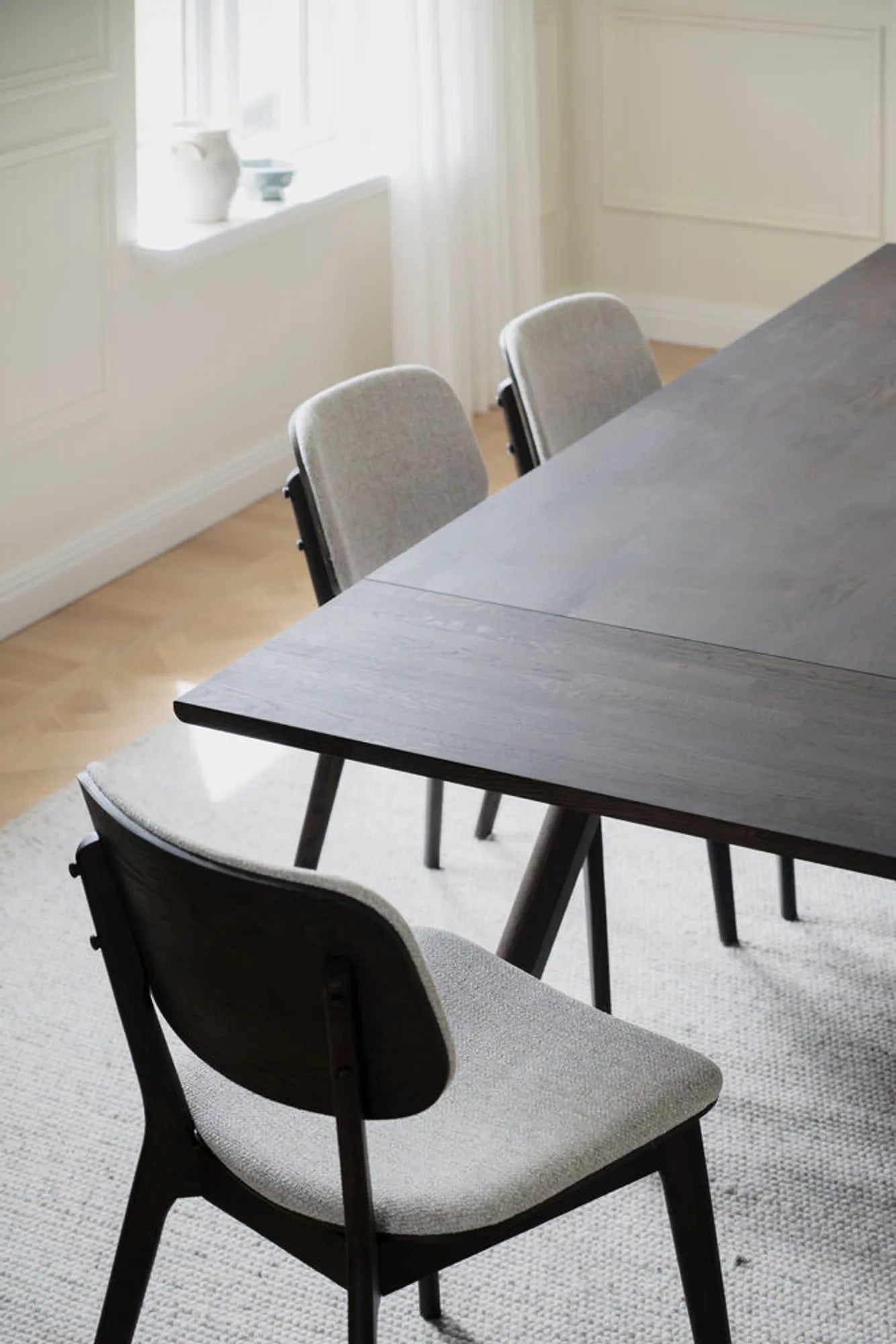 128170-128172-121288_b_mb_Clapperton_dining_table_brown_Clapperton_extension_Barrett_chair_brown__01