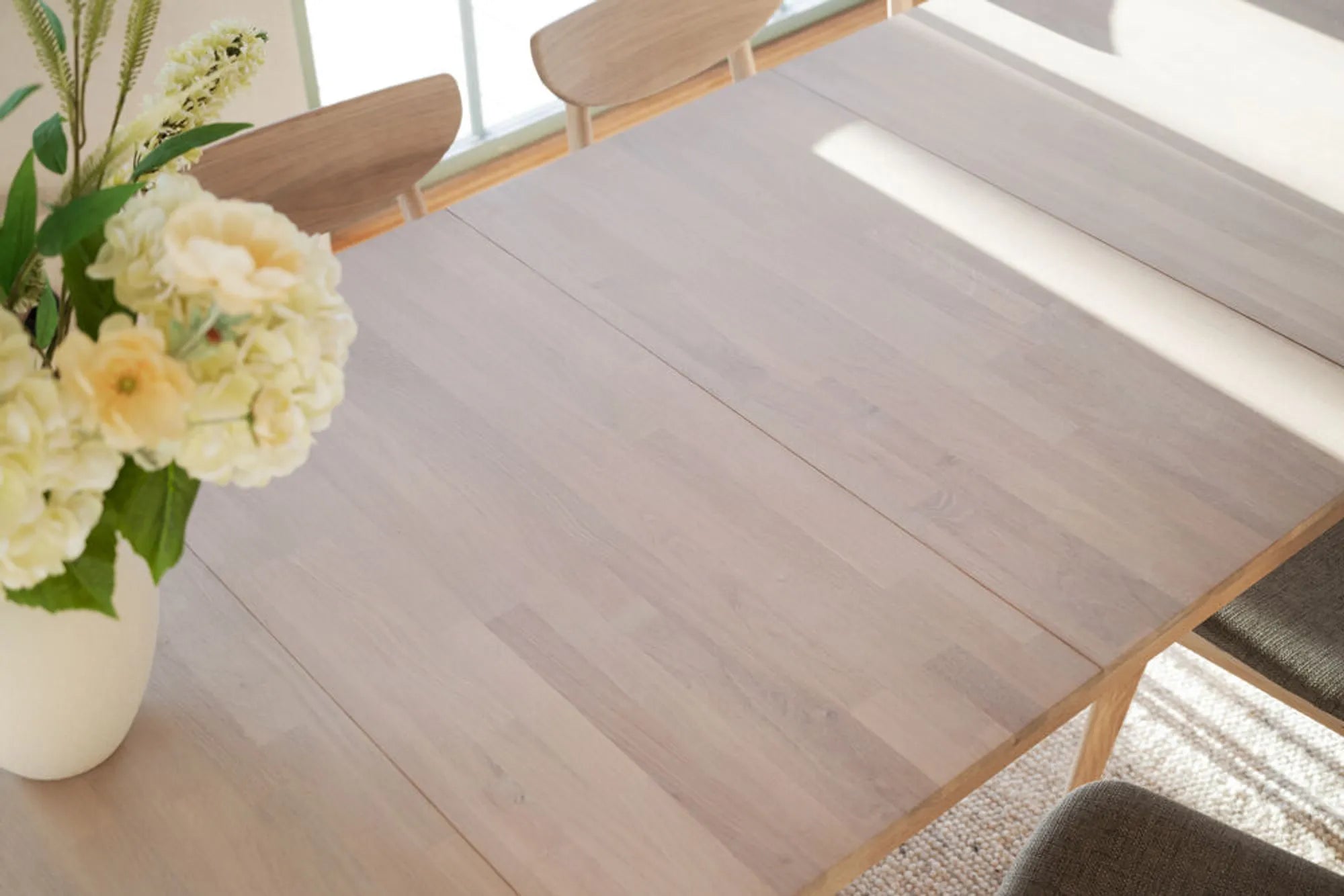 128218-128219_b_mb_Gardner_dining_table_ww_Gardner_insert_ww_02 1