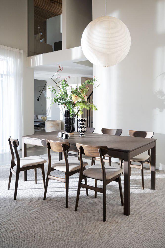 128220-120067_b_mb_Gardner_dining_table_brown_Rodham_chair_brown_beige_03