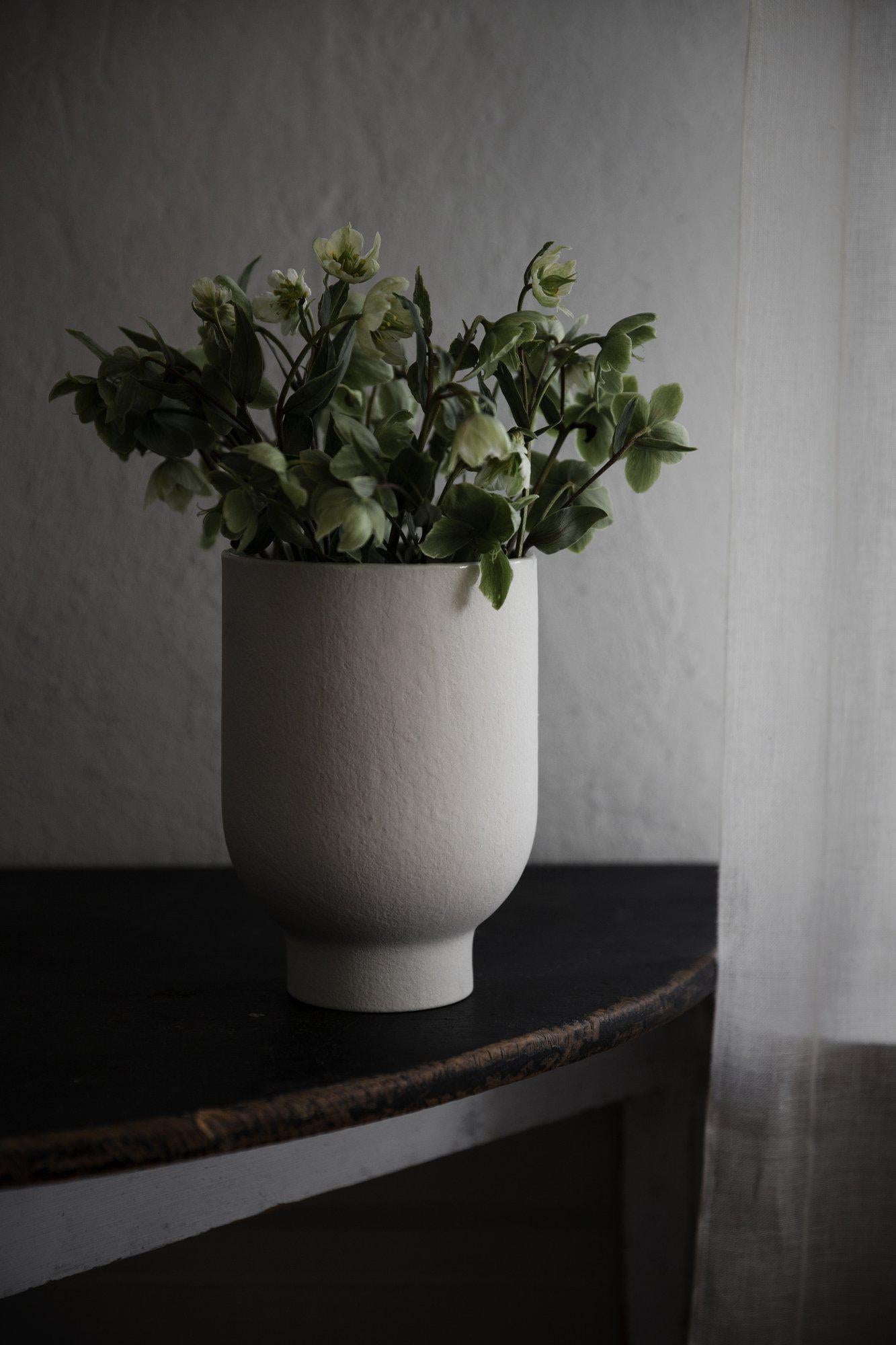 368601 vas vit stengods liten 1