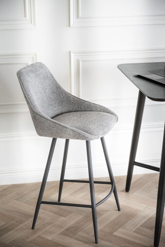 Lotta_bar_table_-_110710_Sierra_-_110478_07