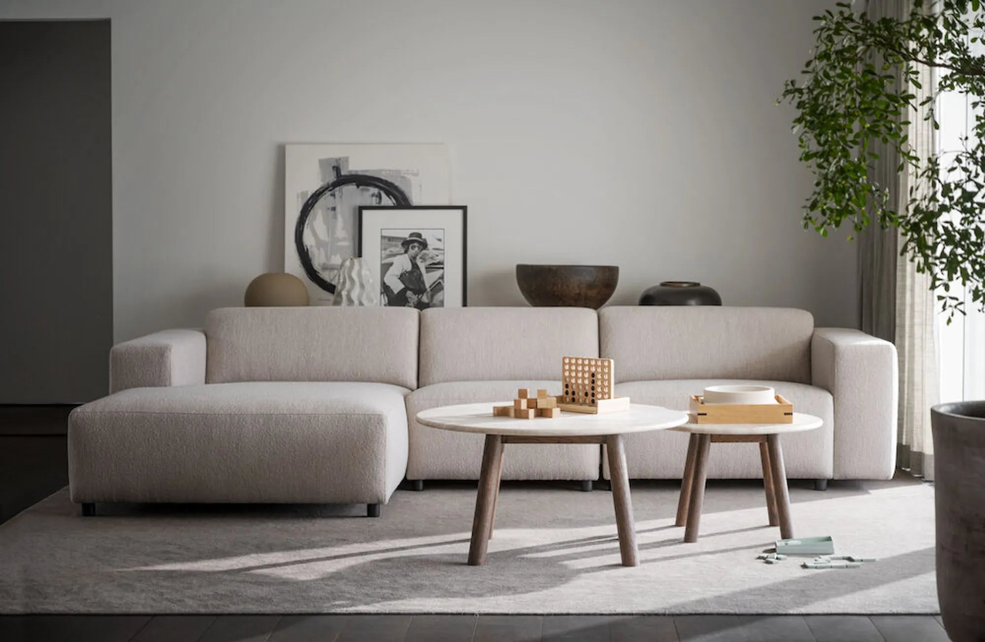Willard_sofa_121337_Taransay_coffee_table_120845_120848_01_kopiera
