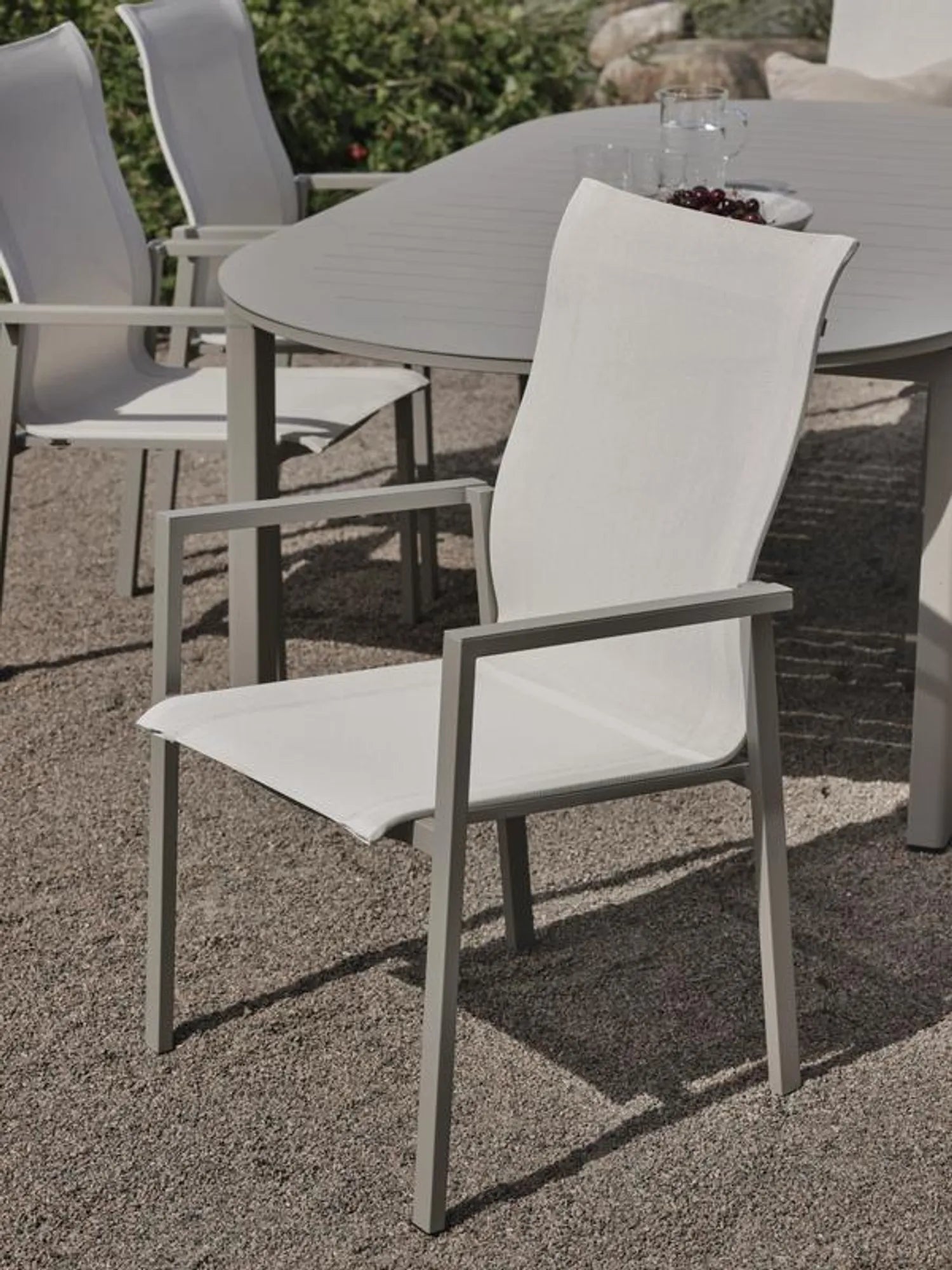 comfy-karmstol-khaki-off-white1