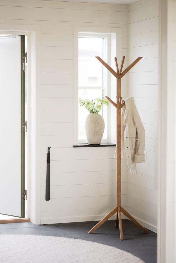 103634_b_mb_Confetti_clothes_hanger_oak_2