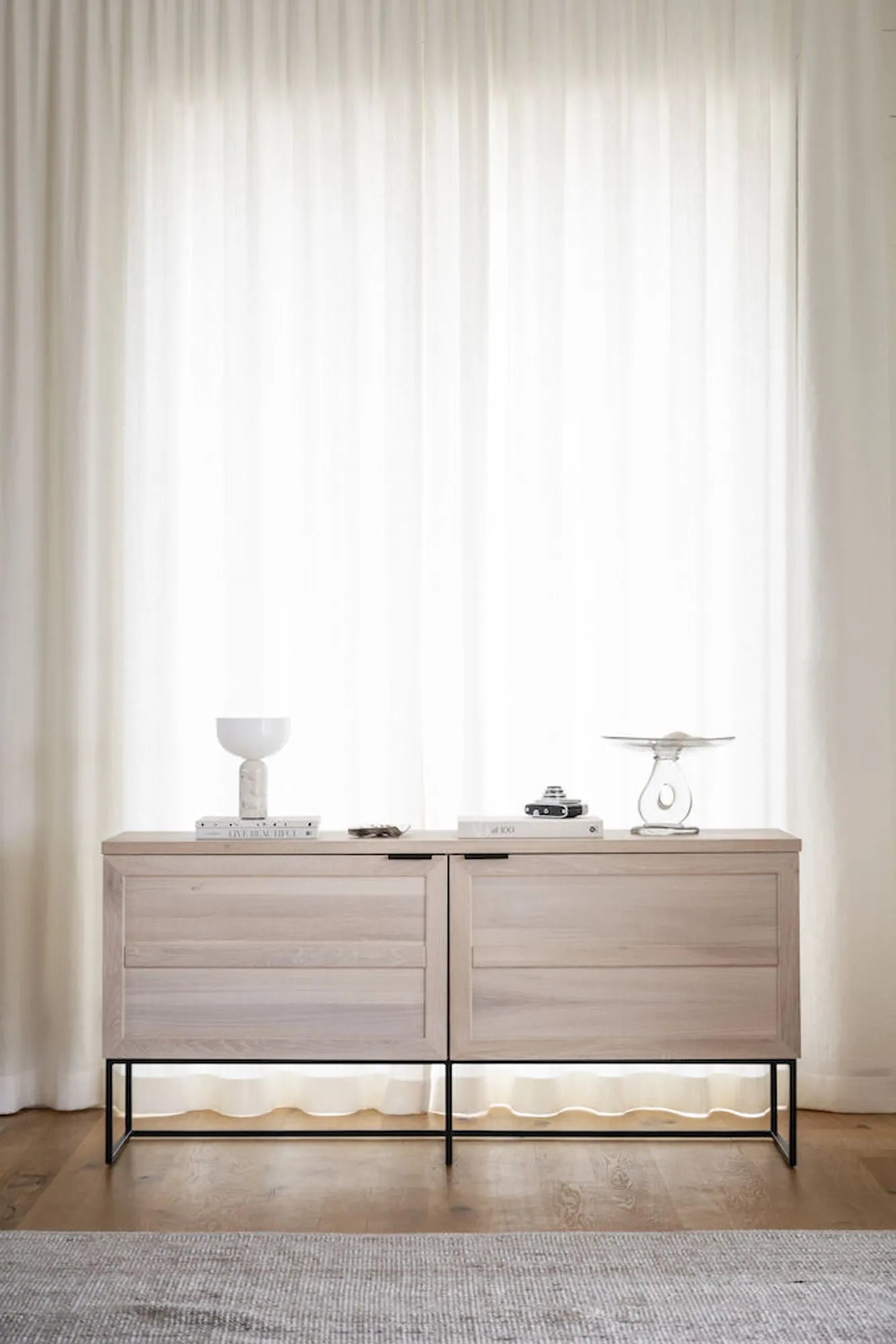 118768_b_mb_everett_sideboard_whitewash
