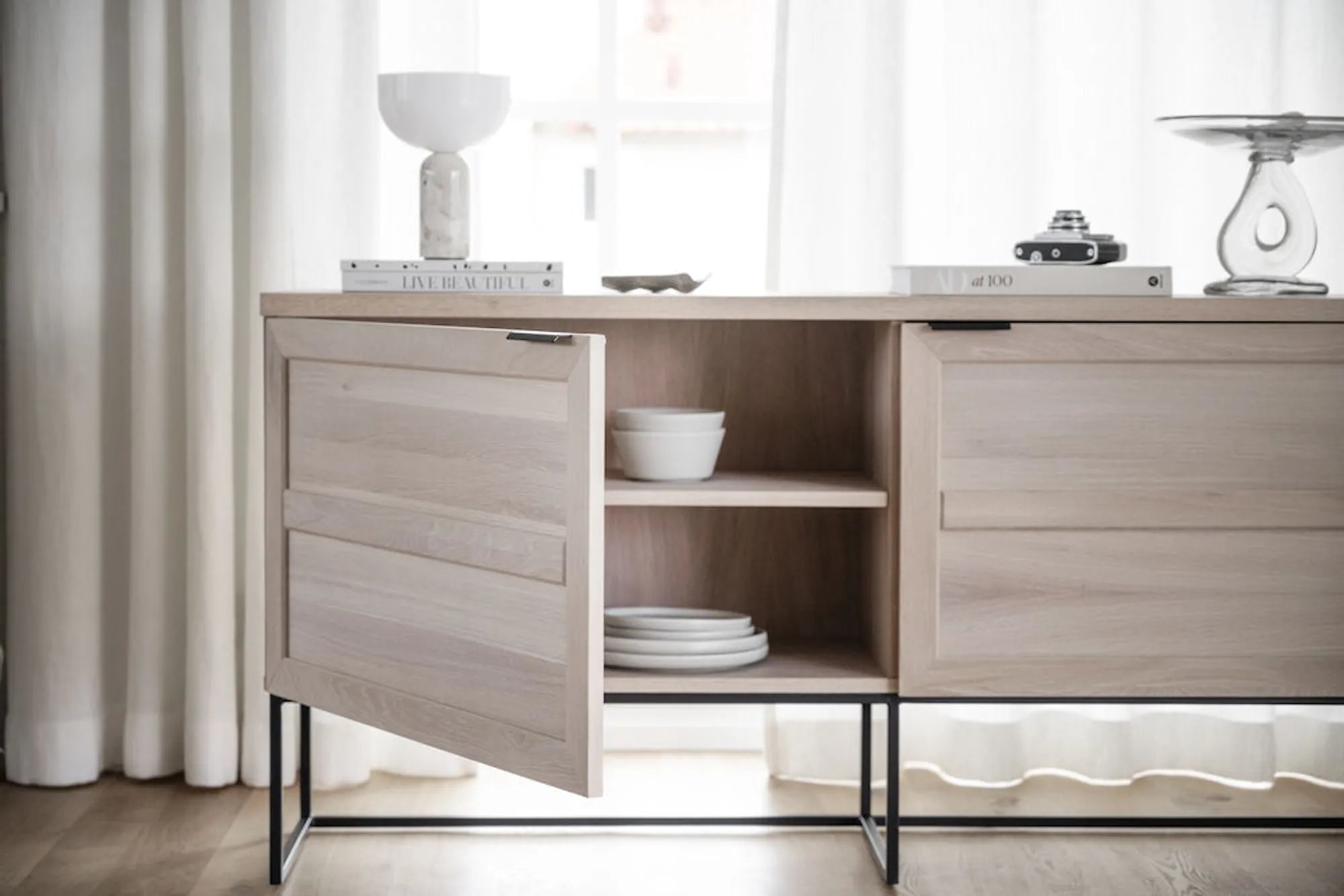 118768_b_mb_everett_sideboard_whitewash_4