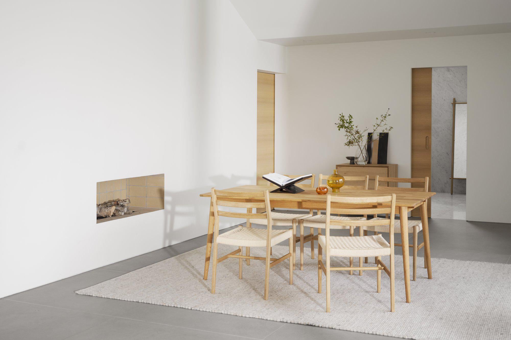119700-123010_b_mb_HARLAN chair and armchair in solid tyler table 02