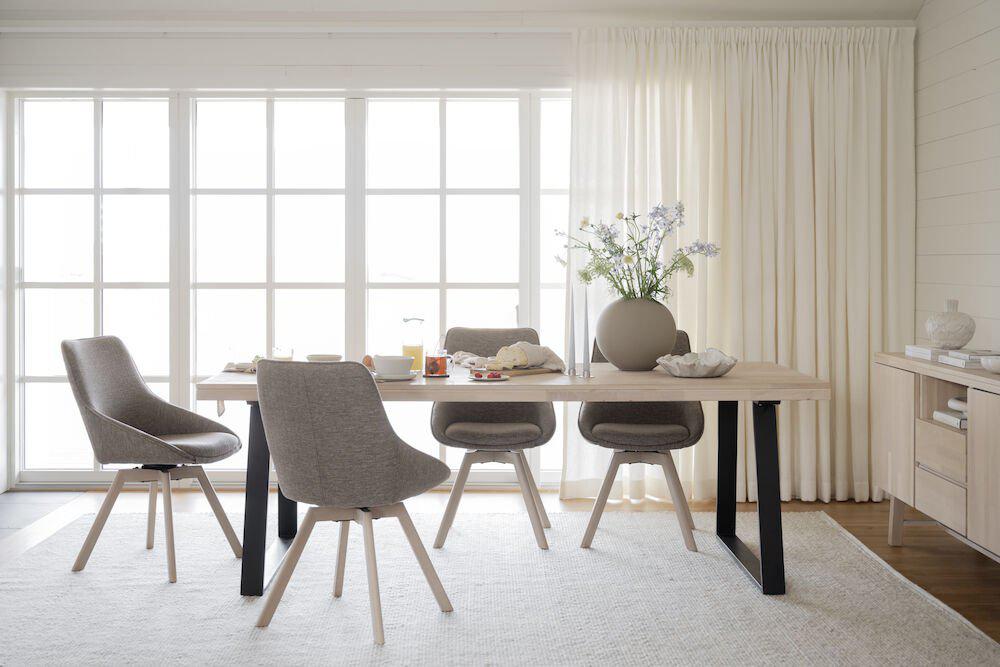 119821-117865_b_mb_Brooklyn_dining_table_whitewash_black_Alison_chair_dark_beige_whitewash 1