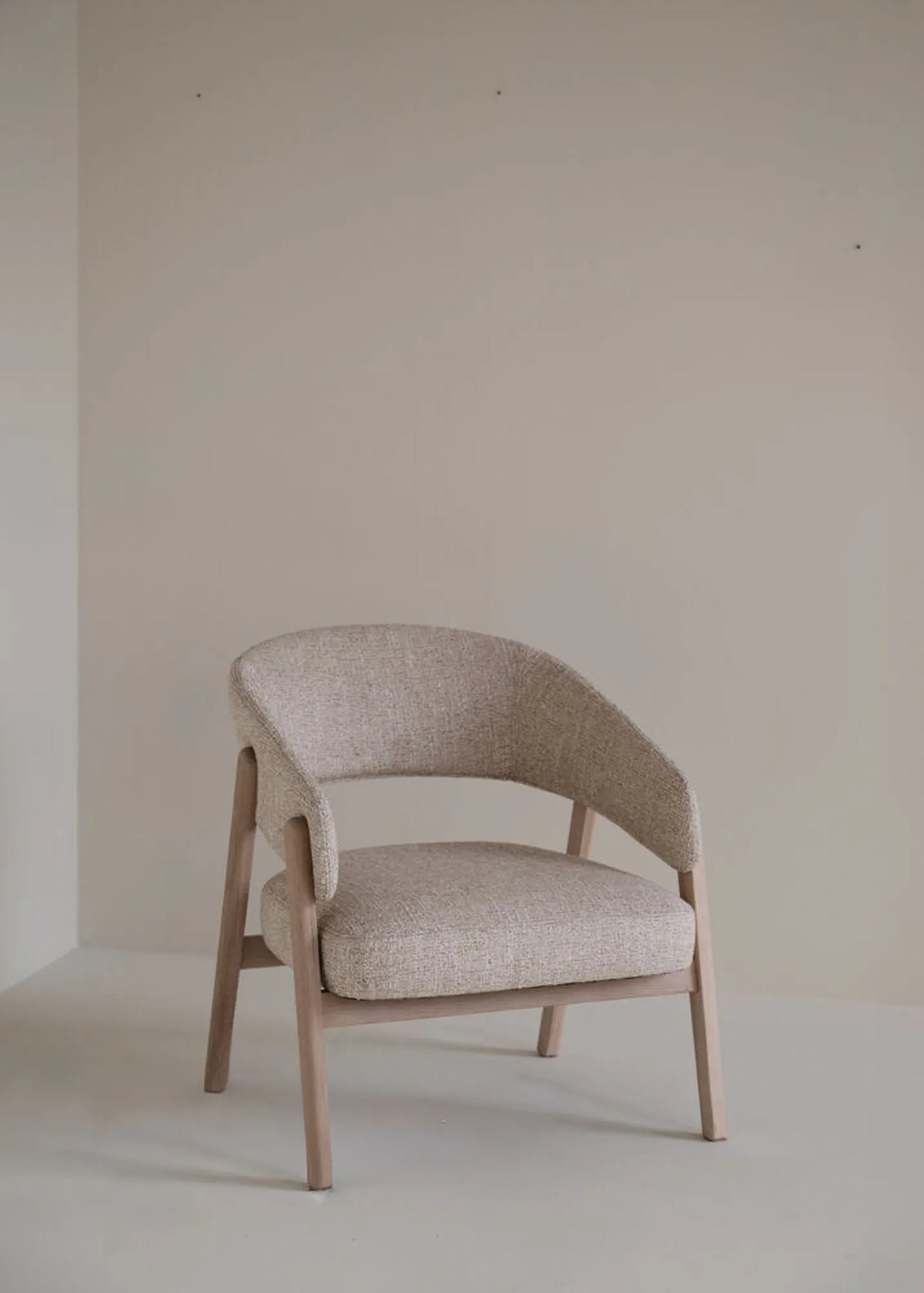 120168_b_mb_Barnaby_lounge_chair_beige_ww02