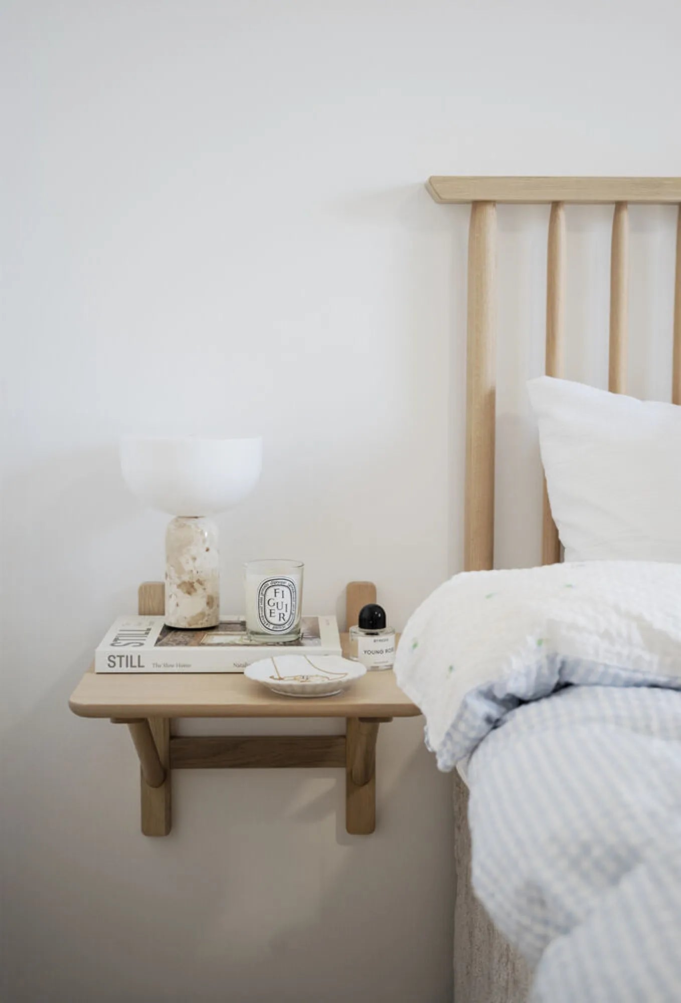 120438-120436_b_mb_Riggins_headboard_whitewash_Camrose_bedside_table_whitewash_3