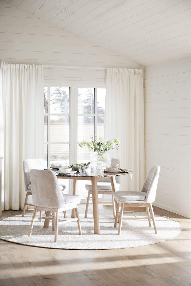120862-120994_b_mb_Taransay_dining_table_brown_whitewash_Amesbury_chair_light_beige_whitewash_3