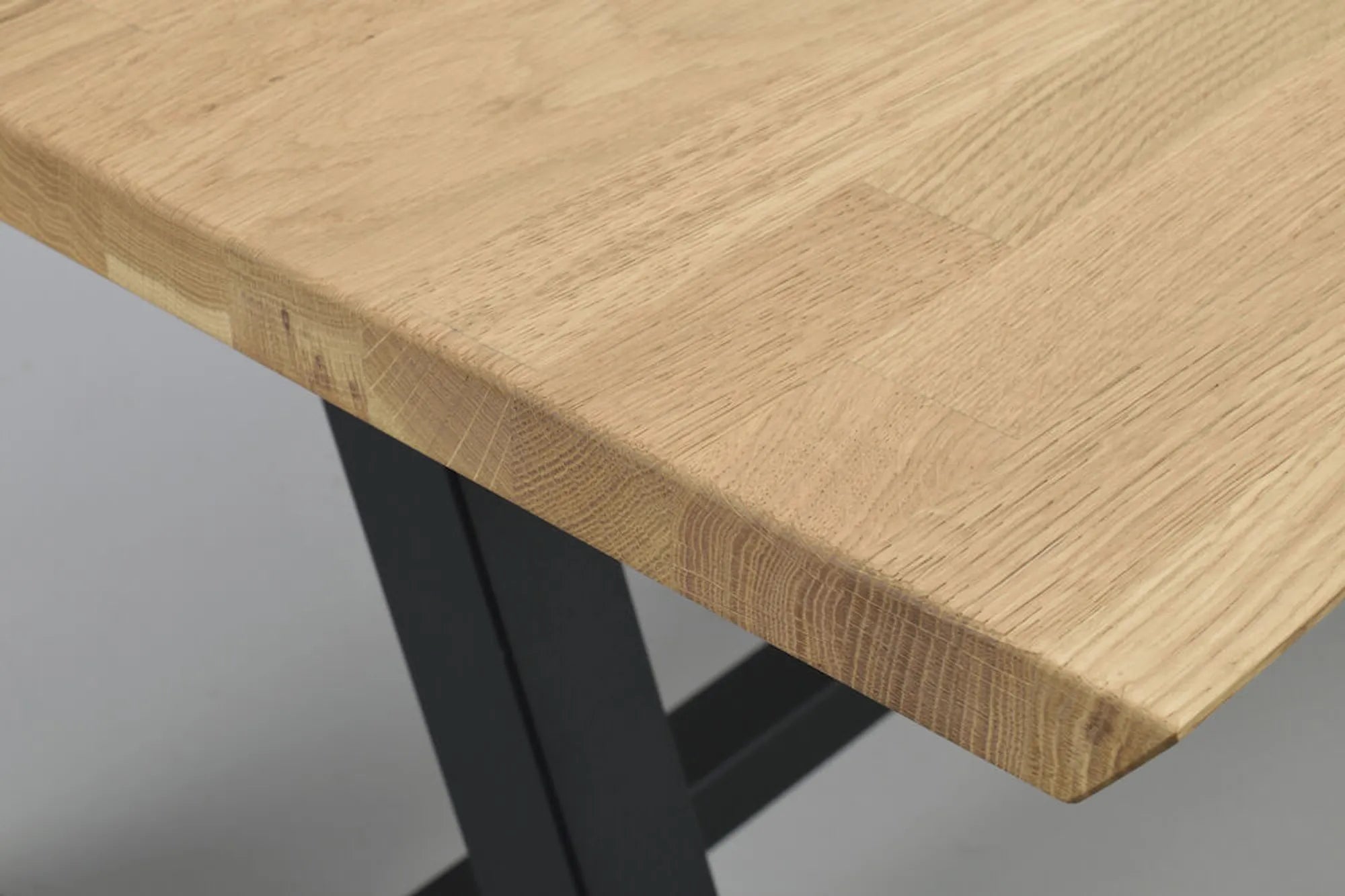 120897_det3_Carradale_dining_table_220_A-legs_oak_black