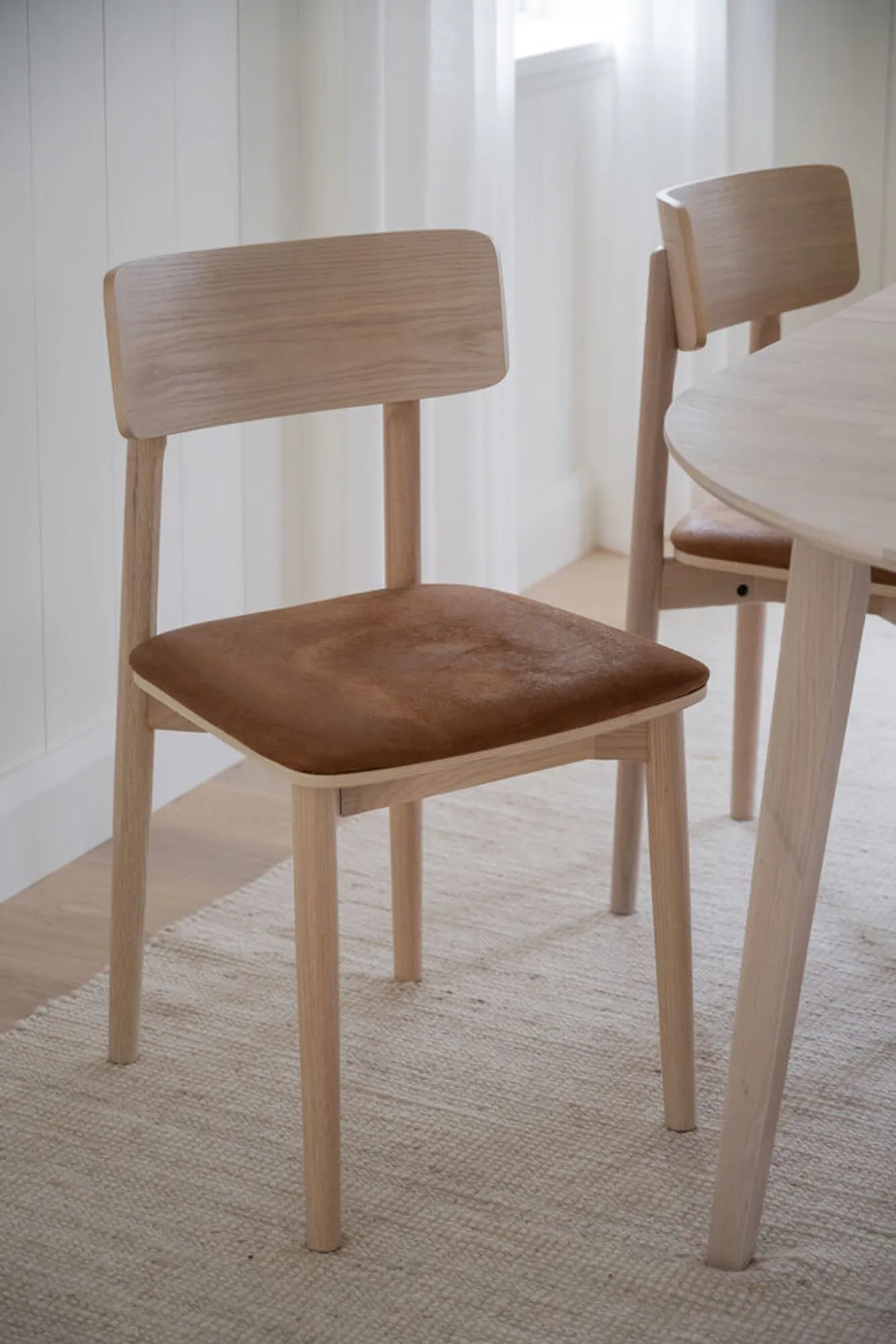 120941_b_mb_Wolcott_chair_whitewash