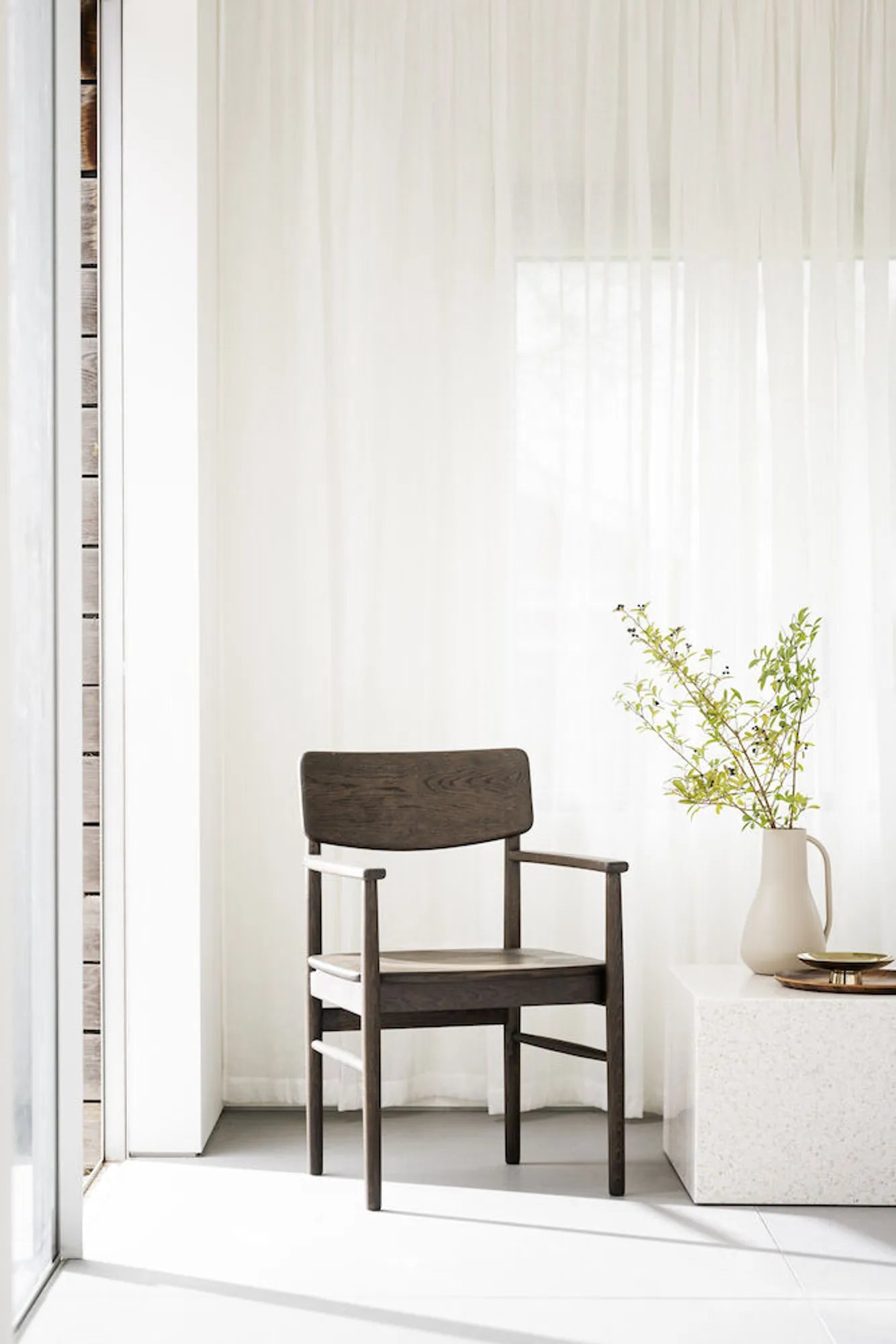 123025_b_mb_e_MAIDSTONE_chair_in_solid_brown_oak_02