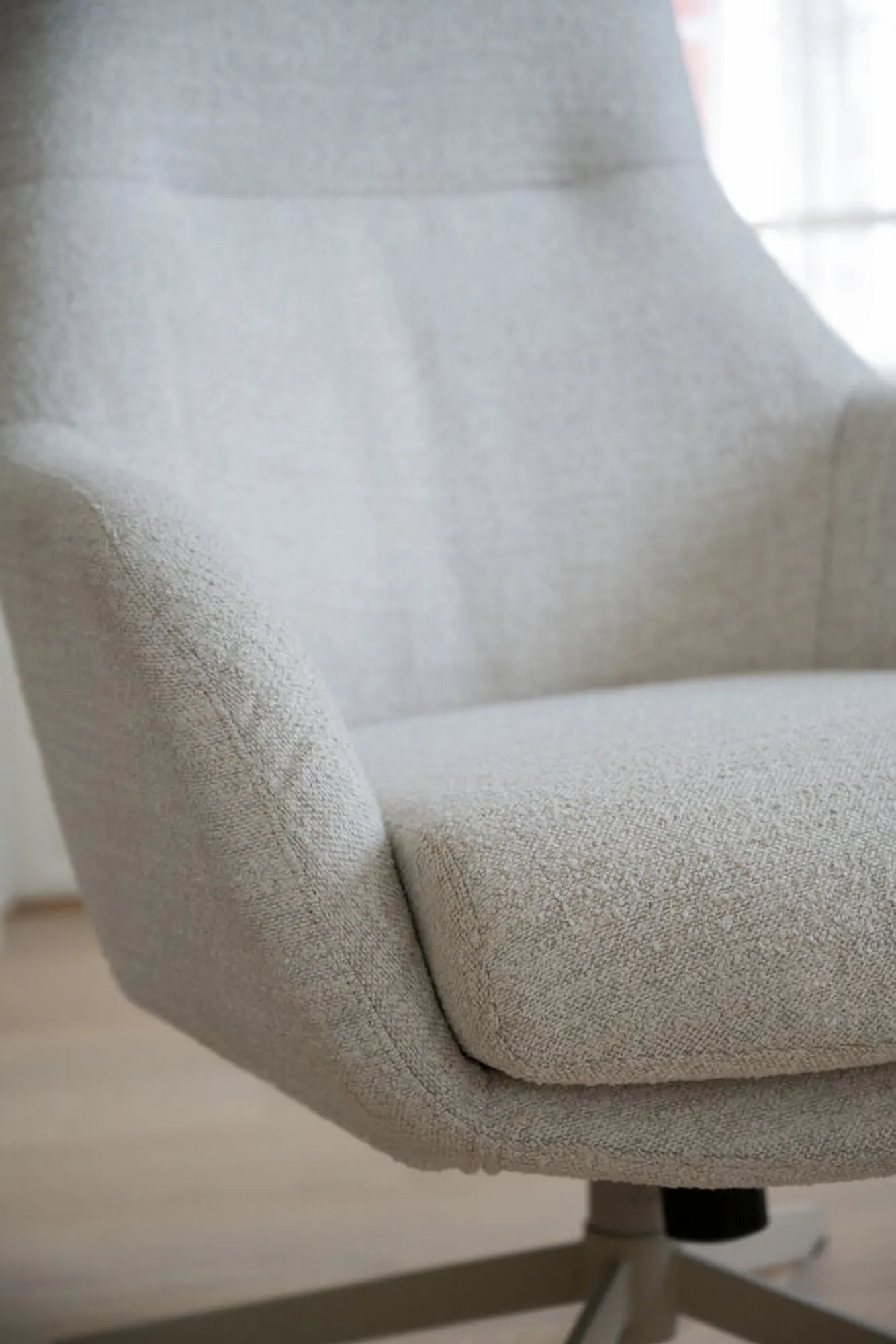 123174_b_mb_Conroe_sofa_chair_03