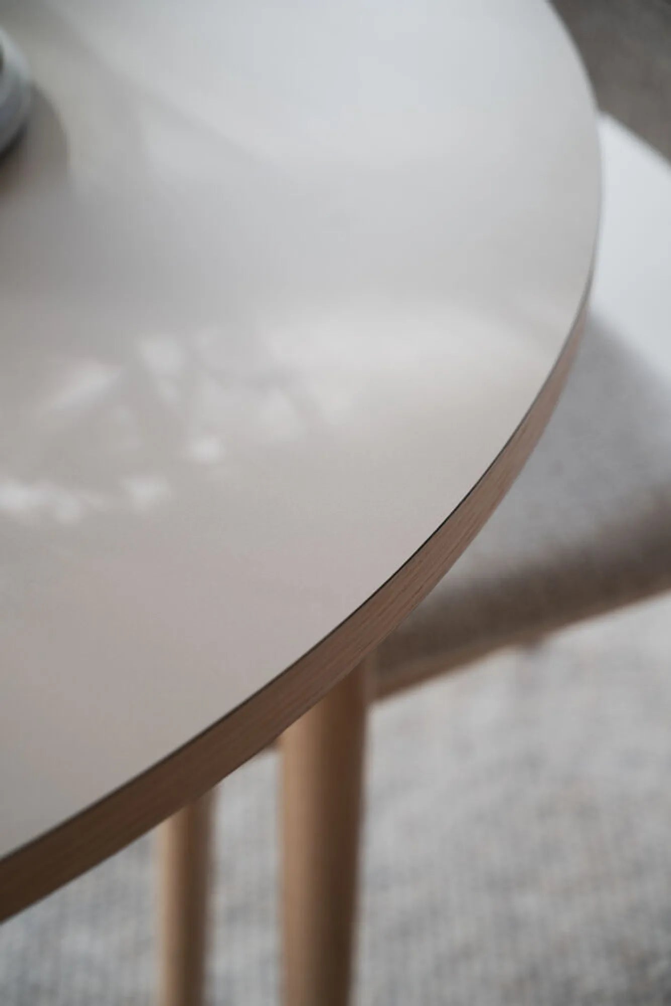 123184_b_mb_Fairmount_dining_table_round_ww_beige_02