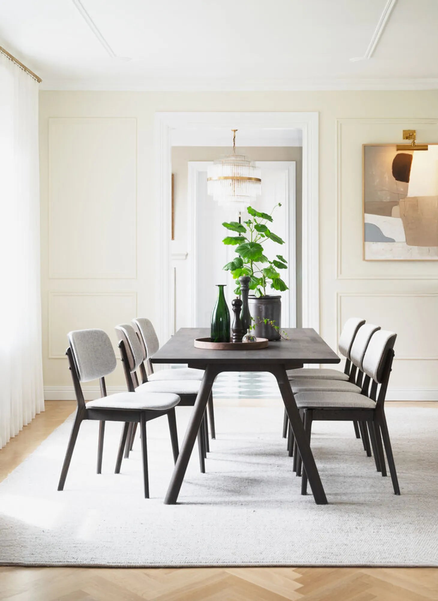 128170-121288_b_mb_Clapperton_dining_table_brown__Barrett_chair_brown__02