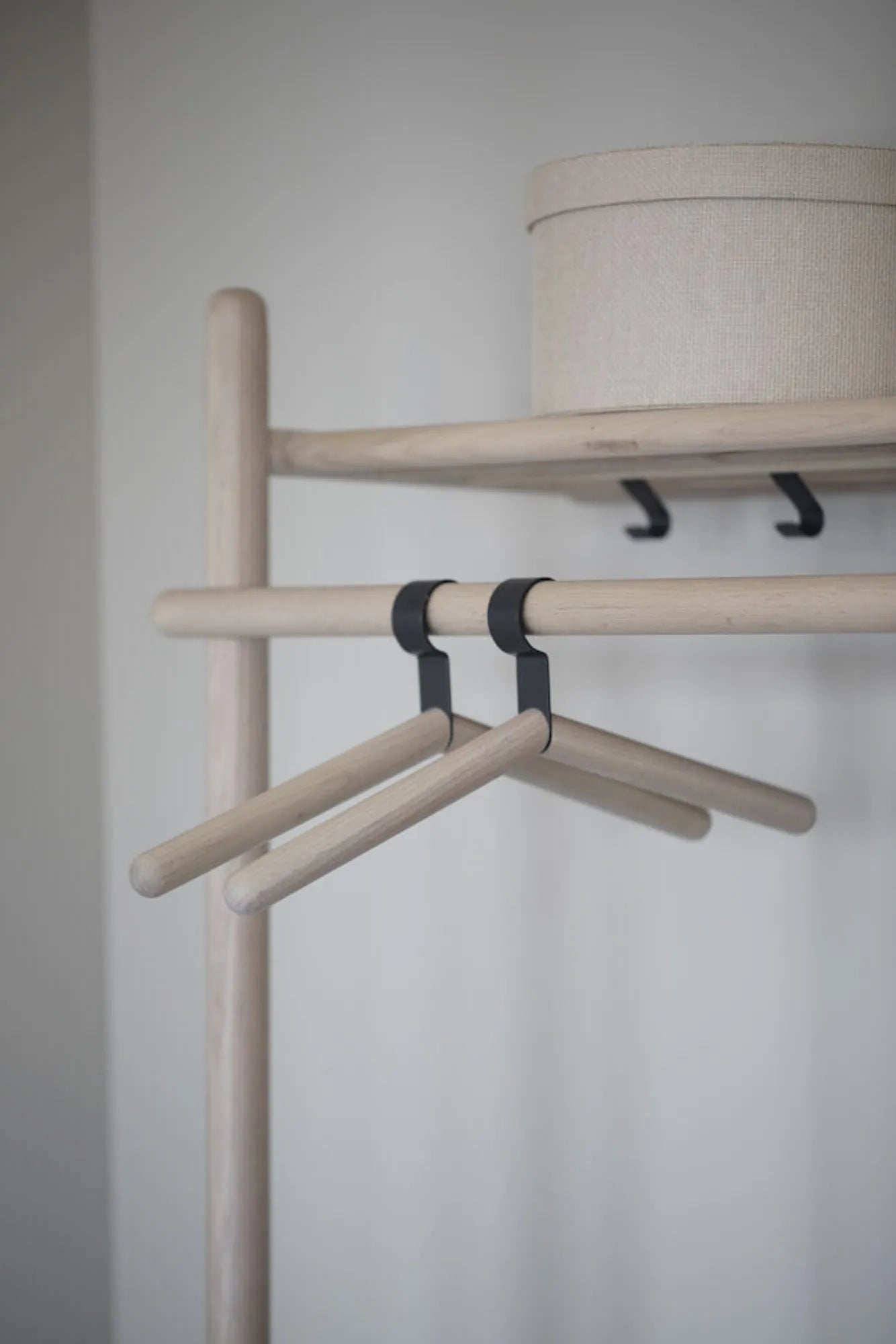 Milford_Chlothes_hanger_-_119525_Milford_-_119527_Milford_mirror_-_119524_07
