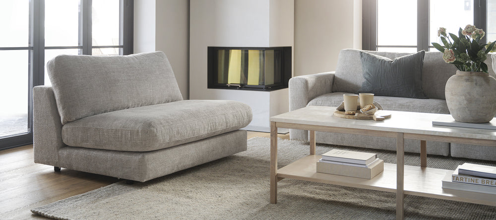 Duncan soffa och Orwel soffbord från Rowico hos Bror Pehrssons Möbler