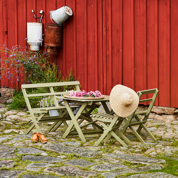 Torpet soffa, stolar och bord i grönt från Hillerstorp